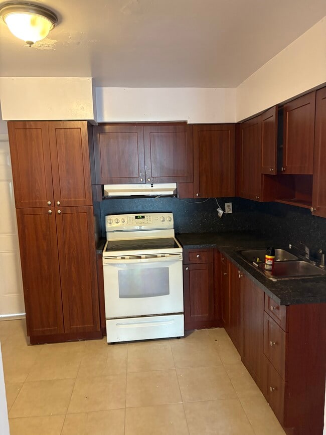 532 NE 138th St in North Miami, FL - Foto de edificio - Building Photo