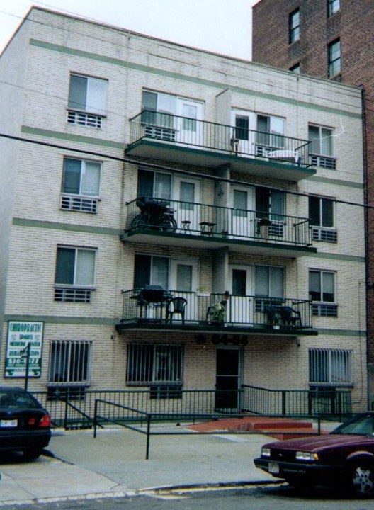 Booth Place in Rego Park, NY - Building Photo