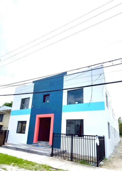 858 NW 3rd St in Miami, FL - Building Photo