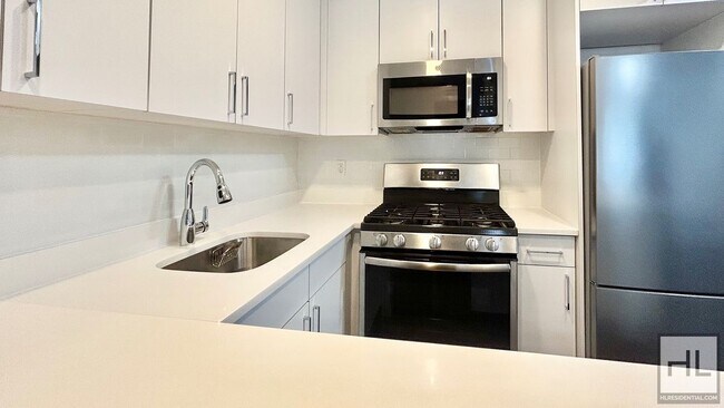 EAST 37 STREET in New York, NY - Building Photo - Building Photo