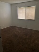 5188 E Dwight Way in Fresno, CA - Foto de edificio - Building Photo