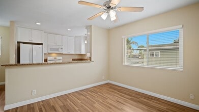 124-126 4th St in Seal Beach, CA - Building Photo - Building Photo