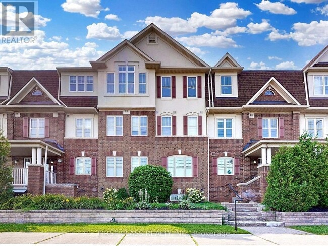 595 Dundas St W in Mississauga, ON - Building Photo - Building Photo