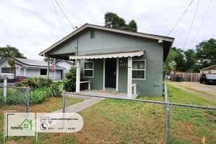 1571 1st St in Anderson, CA - Building Photo