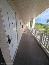 8735 Ramblewood Dr in Coral Springs, FL - Building Photo - Building Photo