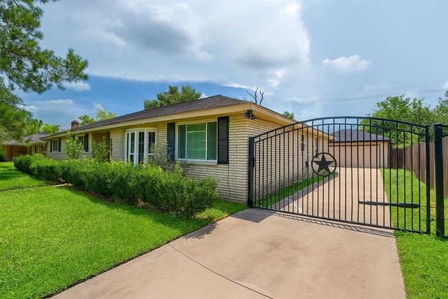 5951 Beaudry Dr in Houston, TX - Building Photo - Building Photo
