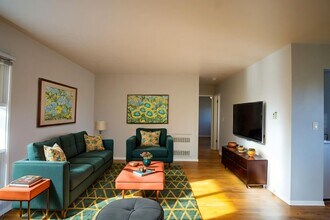 3717 S Corbett Ave in Portland, OR - Building Photo - Building Photo