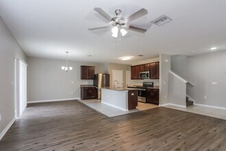 1806 Greenwood Valley Dr in Plant City, FL - Building Photo - Building Photo