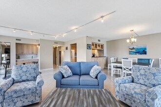 5207 S Atlantic Ave in New Smyrna Beach, FL - Foto de edificio - Building Photo