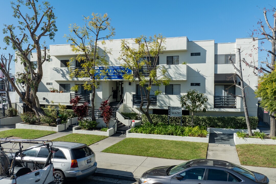 Oxford Court Apartments in Los Angeles, CA - Building Photo