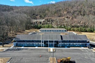 1030 Federal Rd in Brookfield, CT - Building Photo
