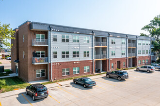 Uptown Lofts in Ankeny, IA - Foto de edificio - Building Photo