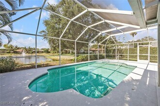 15015 Savannah Dr in Naples, FL - Foto de edificio - Building Photo