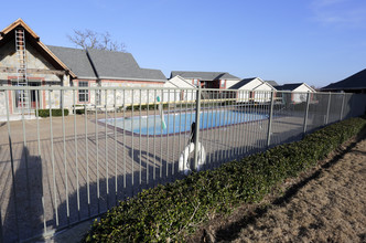 Deer Run Apartments in Greenville, TX - Building Photo - Building Photo