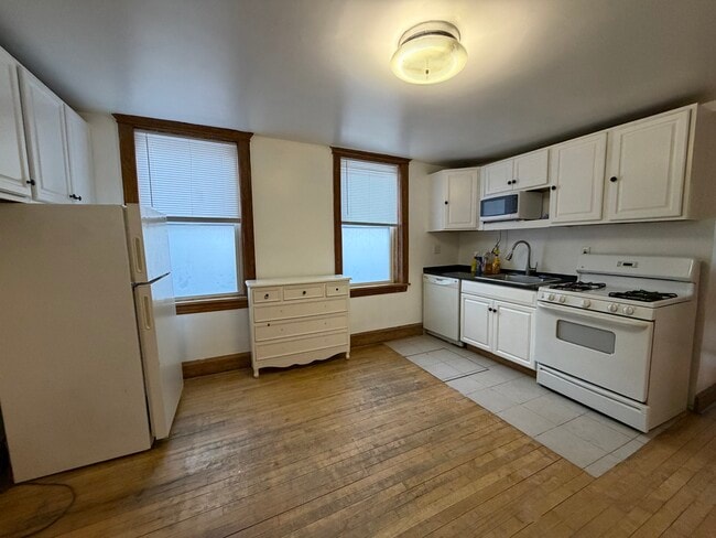 property at 2067 N Leavitt St