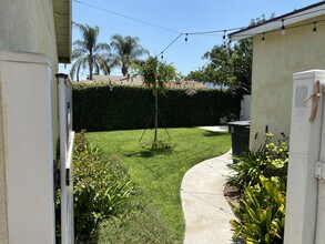 172 W Elm Ct, Unit 172 in Burbank, CA - Building Photo - Building Photo