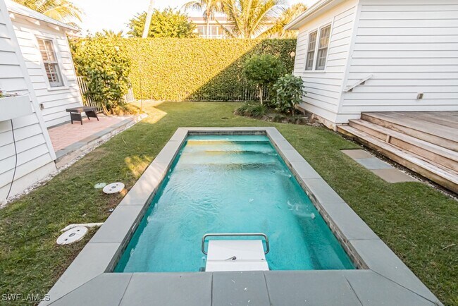 property at 287 11th Ave S