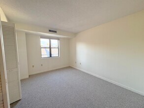 23 Elm St, Unit 301 in Somerville, MA - Building Photo - Building Photo