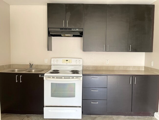 property at 3206 Hill Crest Dr
