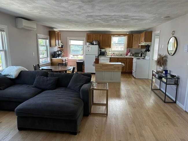 314 E 8th St in Boston, MA - Foto de edificio - Building Photo