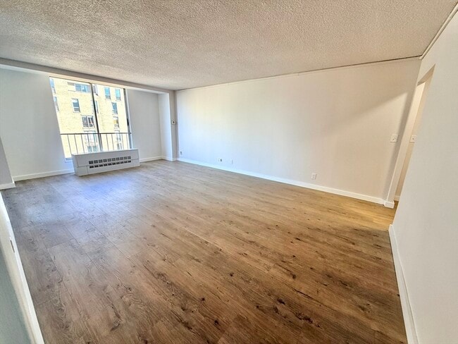 44 Washington St in Brookline, MA - Foto de edificio - Building Photo