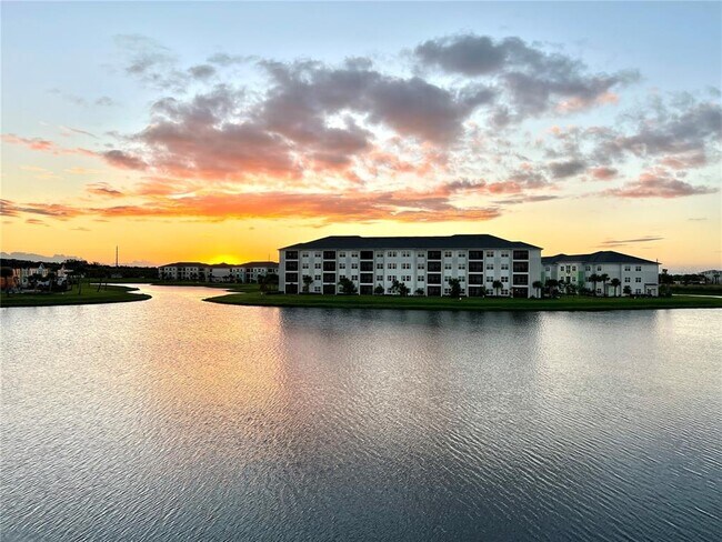 8125 Surf St in Kissimmee, FL - Building Photo - Building Photo