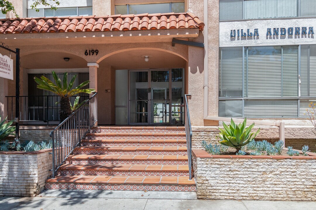 6199 Canterbury Dr in Culver City, CA - Building Photo