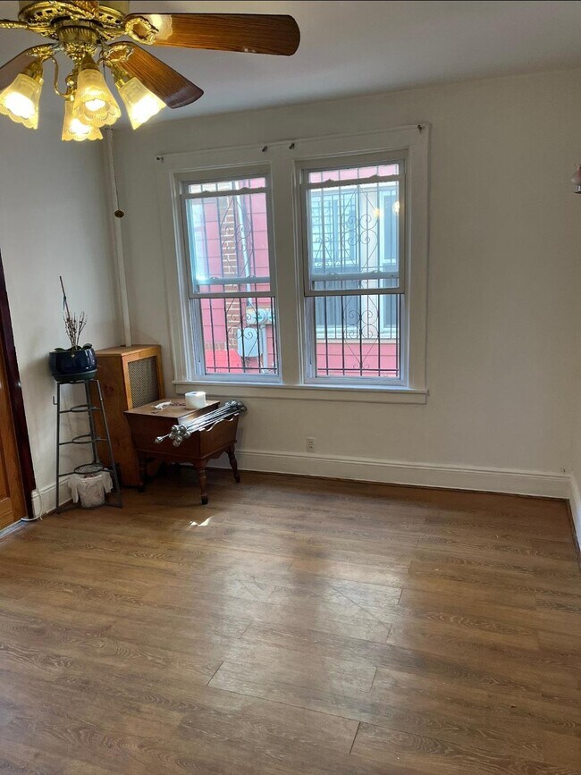 93-18 202nd St in Queens, NY - Building Photo - Building Photo