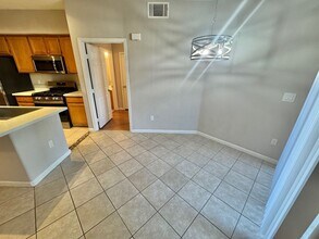 7135 S Durango Dr in Las Vegas, NV - Foto de edificio - Building Photo