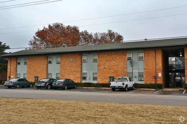 7145 Melrose Ln in Oklahoma City, OK - Building Photo