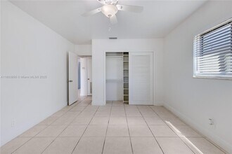 821 NW 41st St in Fort Lauderdale, FL - Foto de edificio - Building Photo