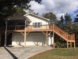 422 Holly St in Emerald Isle, NC - Building Photo