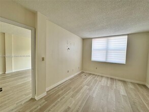 6701 NW 169th St in Hialeah, FL - Building Photo - Building Photo