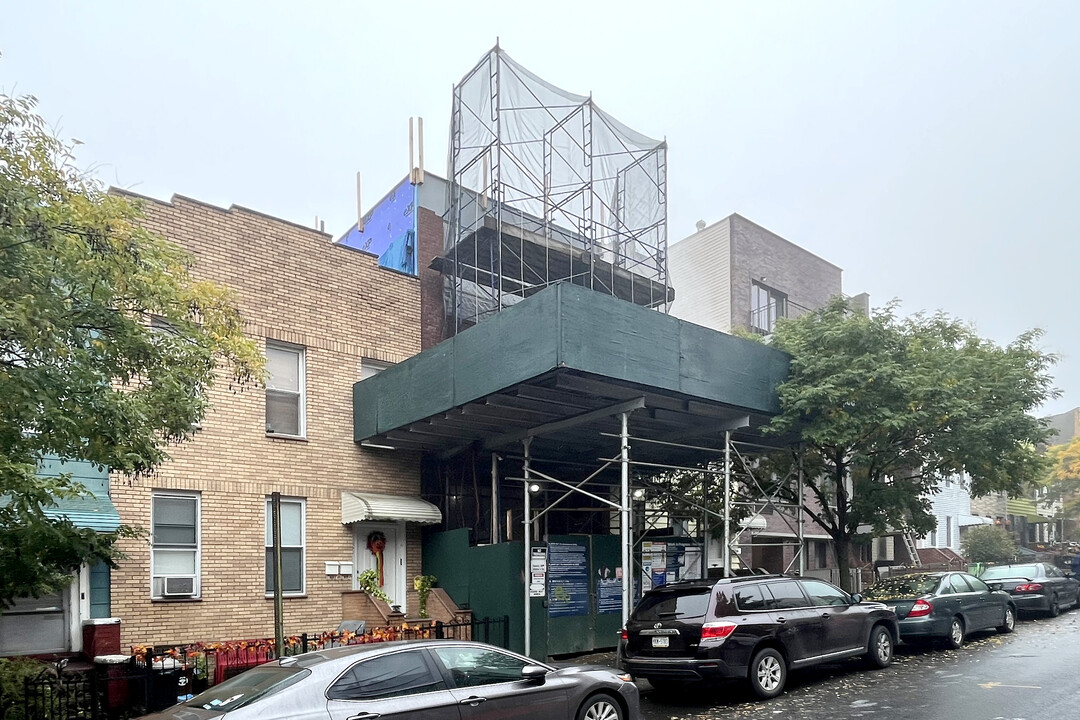 273 19th St in Brooklyn, NY - Building Photo