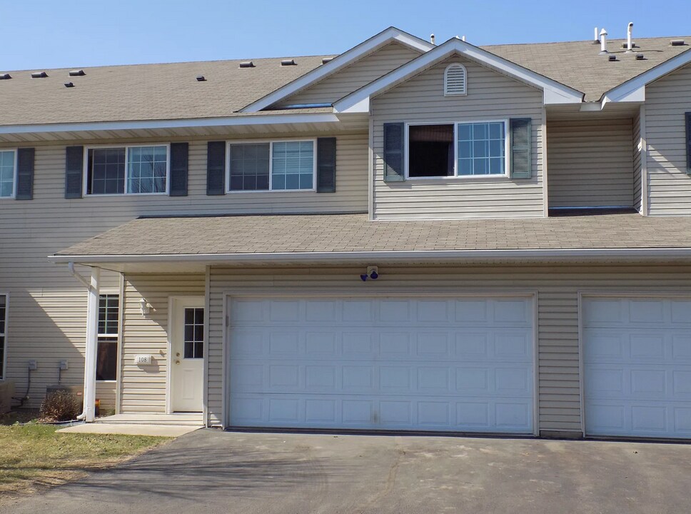 88 Bridgewater Trl in Hudson, WI - Foto de edificio