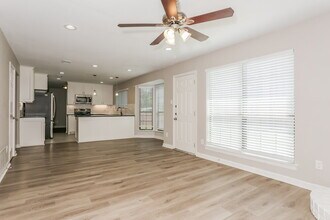 5911 Rocky Point Dr in Arlington, TX - Building Photo - Building Photo