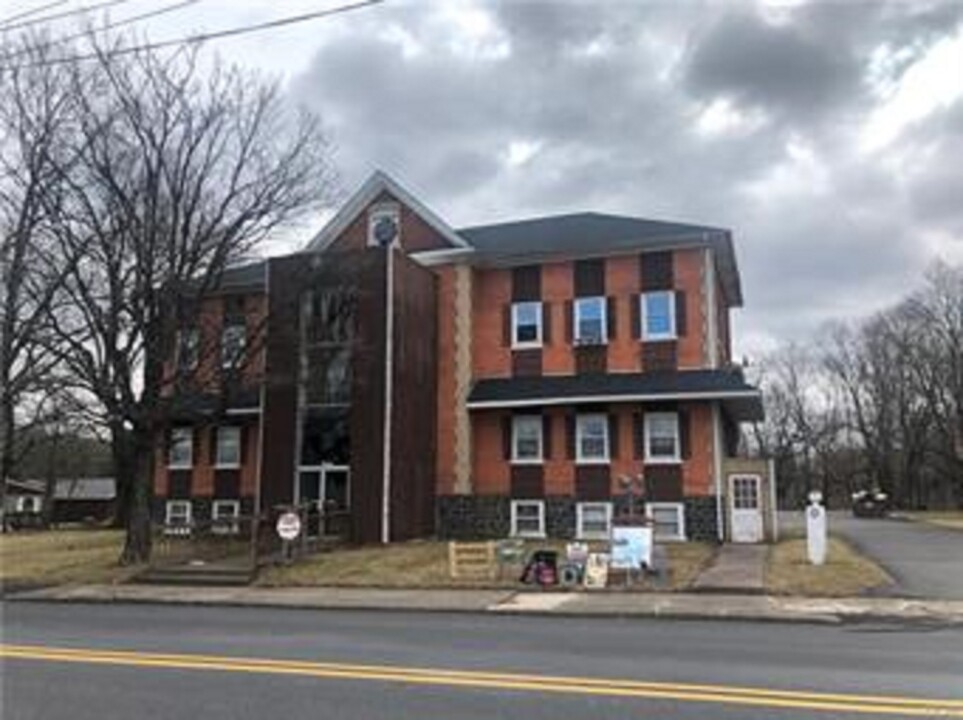 16 E Church St in Richlandtown, PA - Building Photo