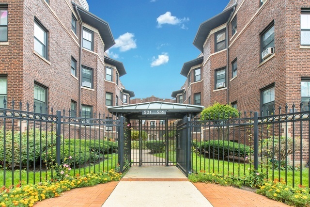 property at 533 W Addison St
