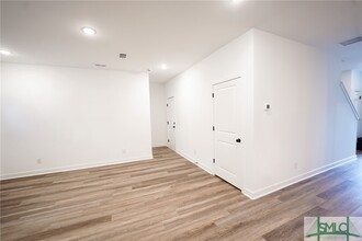 132 Kingswood Cir in Bloomingdale, GA - Foto de edificio - Building Photo