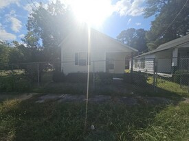 228 Eden St in Jackson, TN - Building Photo