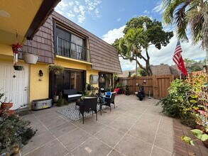 1021 Springdale Cir in Palm Springs, FL - Building Photo - Building Photo