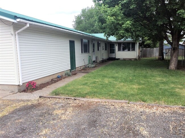 3201 N Walnut St in La Grande, OR - Building Photo - Building Photo