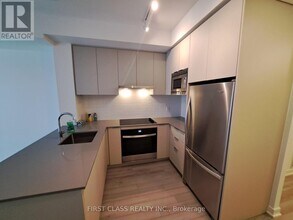 3079 Trafalgar Rd in Oakville, ON - Building Photo - Building Photo