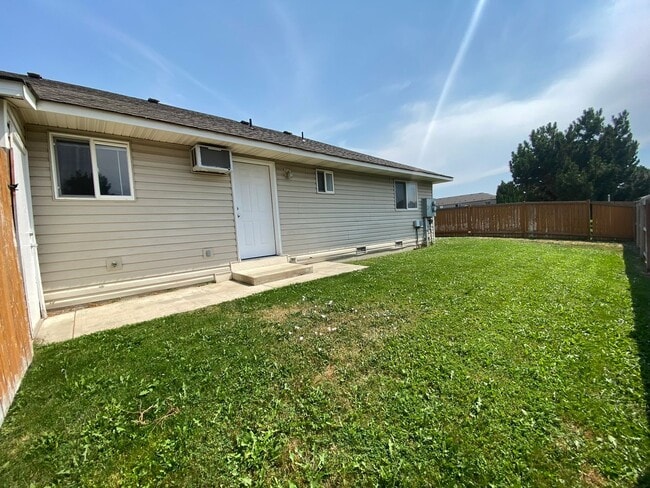 1001 E 19th Ave in Ellensburg, WA - Building Photo - Building Photo