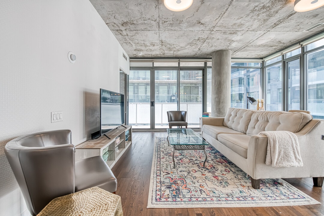 650 King St W in Toronto, ON - Building Photo