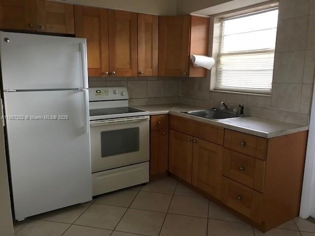 893 NE 39th St in Oakland Park, FL - Building Photo - Building Photo