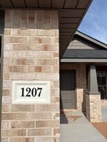 1207 Cottonwood Ave in Wolfforth, TX - Building Photo