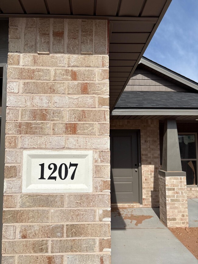 property at 1207 Cottonwood Ave