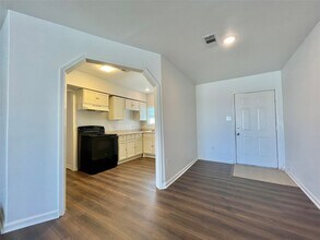 1755 W 6th St in Freeport, TX - Building Photo - Building Photo