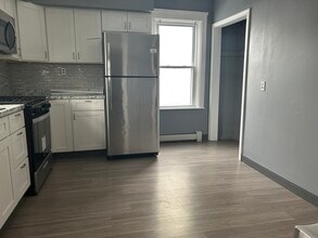40 Larch St in Pawtucket, RI - Building Photo - Building Photo